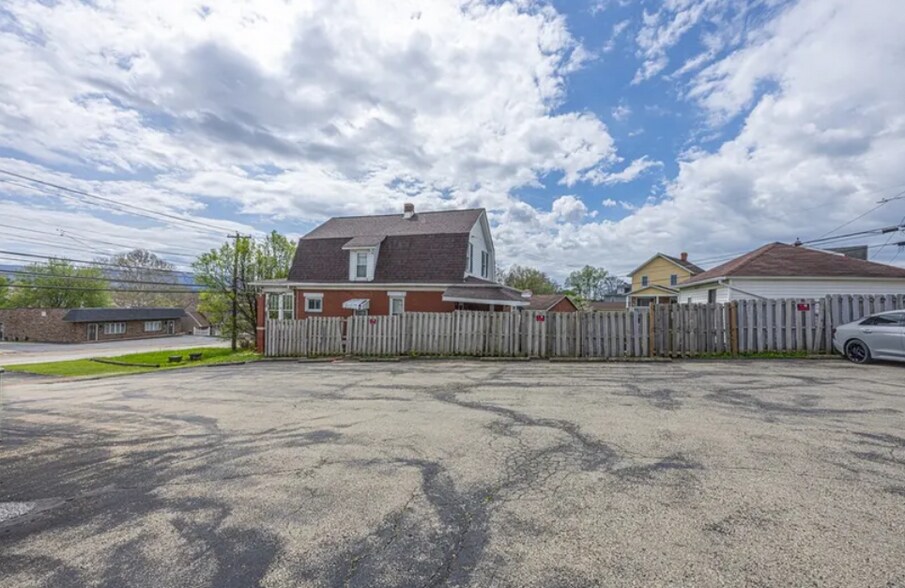 161 Pittsburgh St, Uniontown, PA à vendre - Photo de l’immeuble – Image 3 sur 14