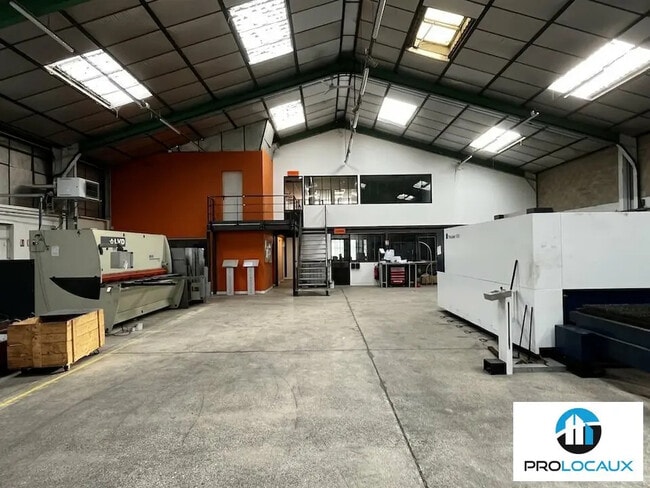 Plus de détails pour Local d’activités à vendre