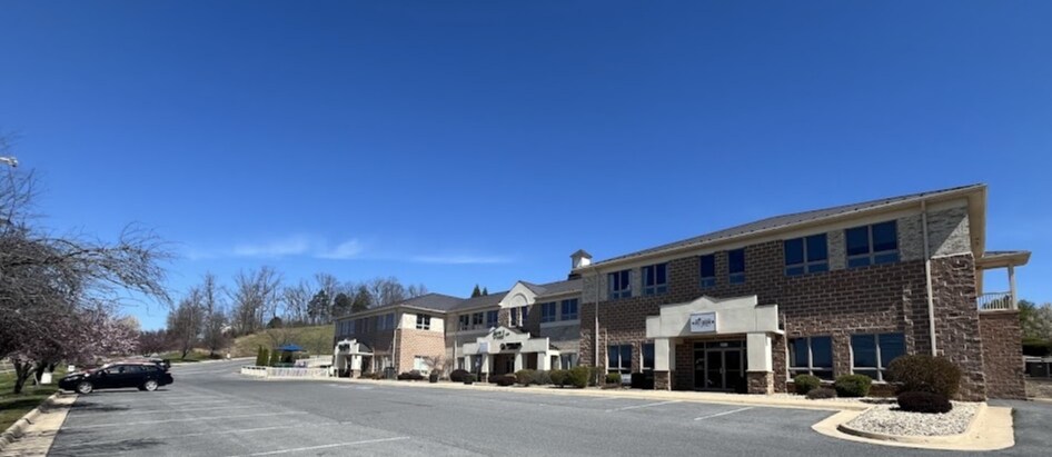 105 Stony Pointe Way, Strasburg, VA à louer - Photo de l’immeuble – Image 3 sur 5