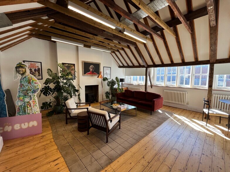 77 Dean St, Londres à louer - Photo de l’immeuble – Image 3 sur 4