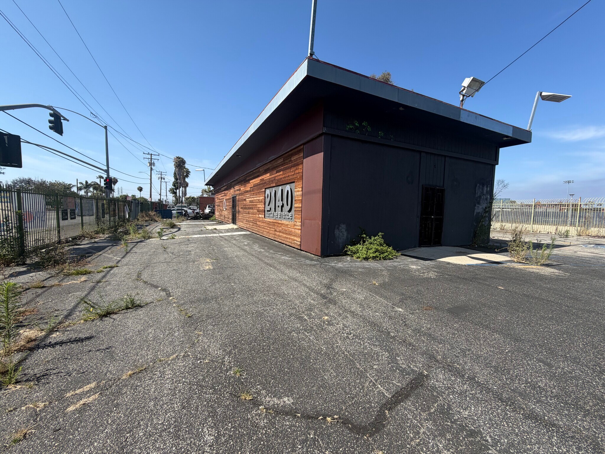 2140 S Santa Fe Ave, Compton, CA à louer Photo de l’immeuble– Image 1 sur 15