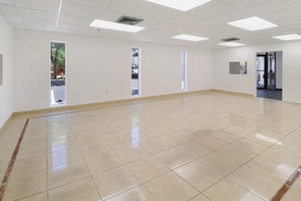 635-695 NW 4th Ave, Fort Lauderdale, FL à louer Photo de l’immeuble– Image 2 sur 11
