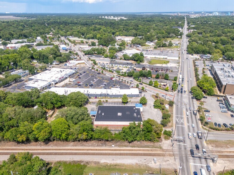 1858 Remount Rd, Charleston, SC à louer - Photo de l’immeuble – Image 3 sur 8