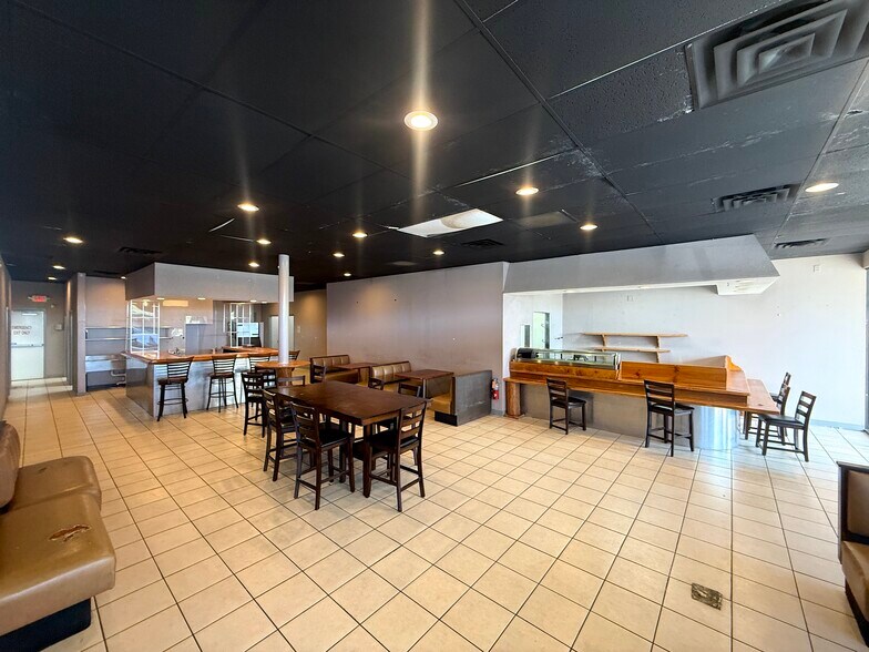 1550 Hawkins Blvd, El Paso, TX à louer - Photo de l’immeuble – Image 3 sur 13