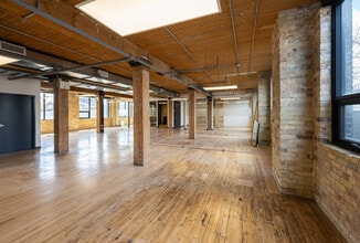 310 Spadina Ave, Toronto, ON à louer Photo intérieure– Image 1 sur 4