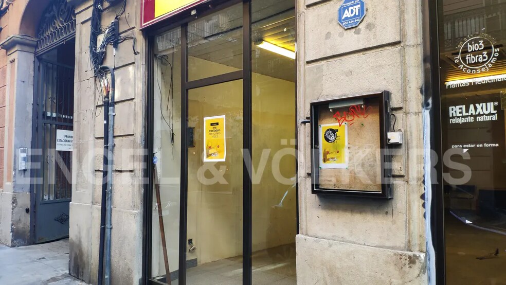 Immeuble residentiel dans Cornellà de Llobregat, Barcelona à vendre - Photo de l’immeuble – Image 2 sur 3