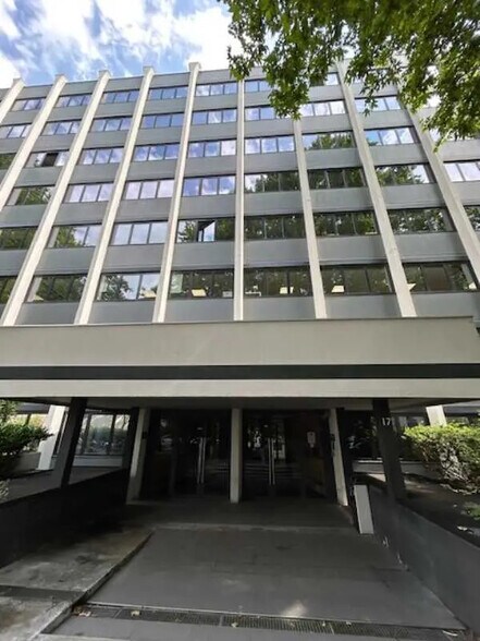Bureau dans Villeurbanne à louer - Photo de l’immeuble – Image 1 sur 9