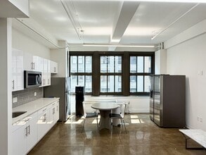 263 W 38th St, New York, NY à louer Photo intérieure– Image 2 sur 5