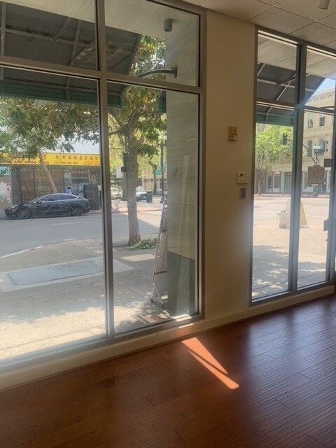 988 Broadway, Oakland, CA à louer Photo intérieure– Image 1 sur 5