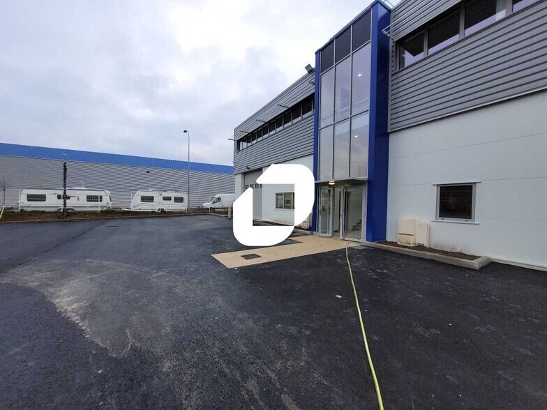 Local d’activités dans Brétigny-sur-Orge à louer - Photo de l’immeuble – Image 1 sur 12