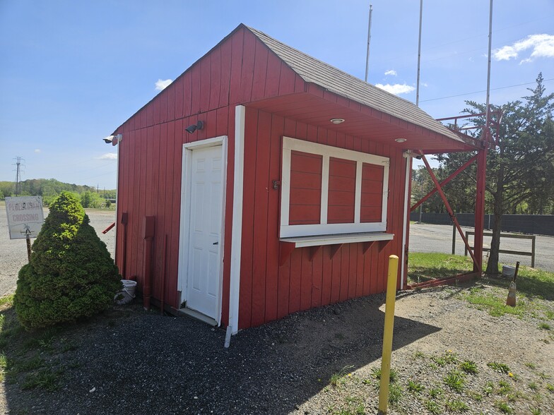 720 Pinehurst Rd, New Egypt, NJ à louer - Photo de l’immeuble – Image 2 sur 5