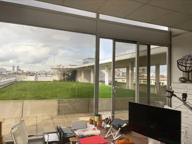 Bureau dans Saint-Mandé à louer - Photo de l’immeuble – Image 2 sur 11