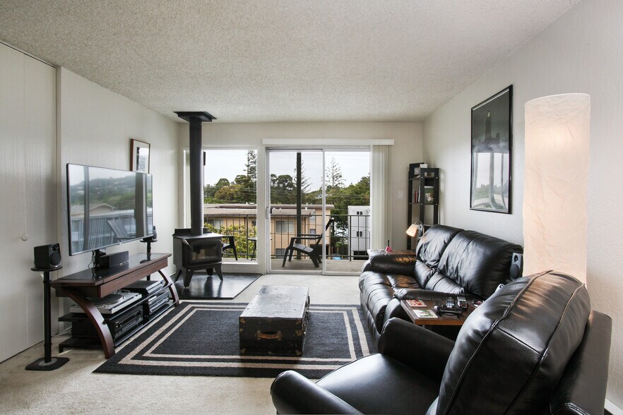 2200 Village Ct, Belmont, CA à vendre - Photo de l’immeuble – Image 2 sur 60