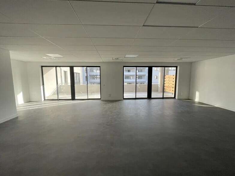 Bureau dans Aubagne à louer - Photo de l’immeuble – Image 1 sur 7
