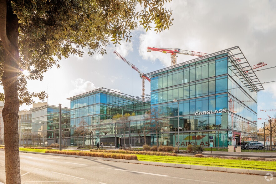 120 Avenue De L'Arche, Courbevoie à louer - Photo principale – Image 1 sur 4