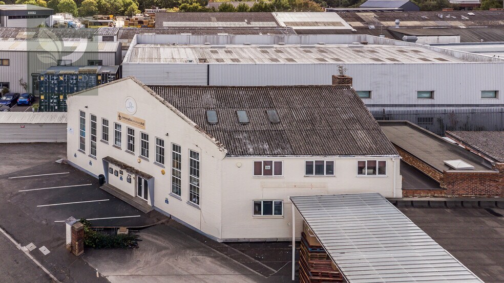 2 Davis Rd, Chessington à louer - Photo de l’immeuble – Image 3 sur 4