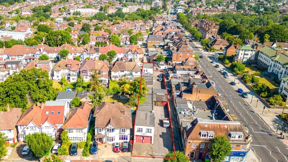 3 Ashbourne Way, Londres à vendre - Photo de l’immeuble – Image 2 sur 25
