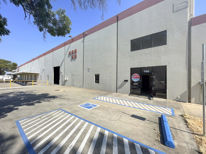 3900 Florin Perkins Rd, Sacramento, CA à louer - Photo de l’immeuble – Image 2 sur 8
