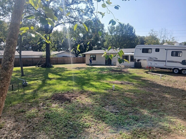 1506 Avenue D, Katy, TX à louer - Photo de l’immeuble – Image 3 sur 15