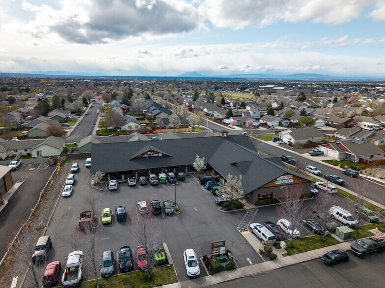 2757 NW 7th St, Redmond, OR à louer - Photo de l’immeuble – Image 3 sur 6