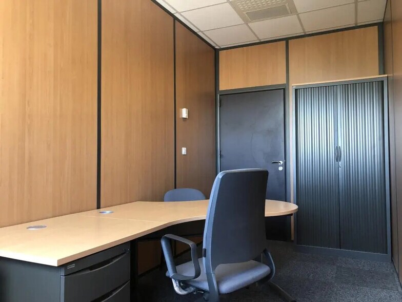 Bureau dans Cagnes-sur-Mer à louer - Photo de l’immeuble – Image 1 sur 5