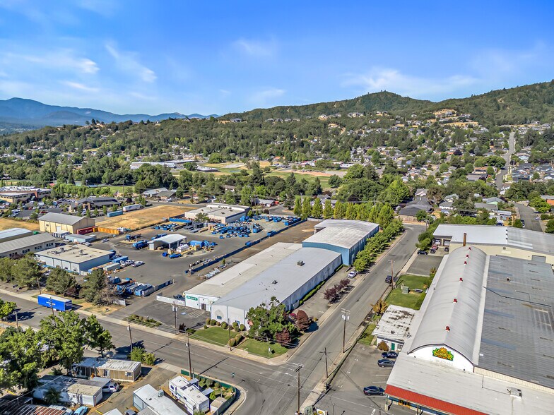1990 NW Washington Blvd, Grants Pass, OR à vendre - Photo de l’immeuble – Image 2 sur 33