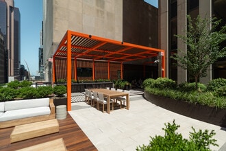 1251 Avenue of the Americas, New York, NY à louer Photo de l’immeuble– Image 2 sur 4