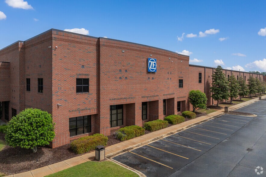 5531 Rafe Ct, Flowery Branch, GA à louer - Photo principale – Image 1 sur 7
