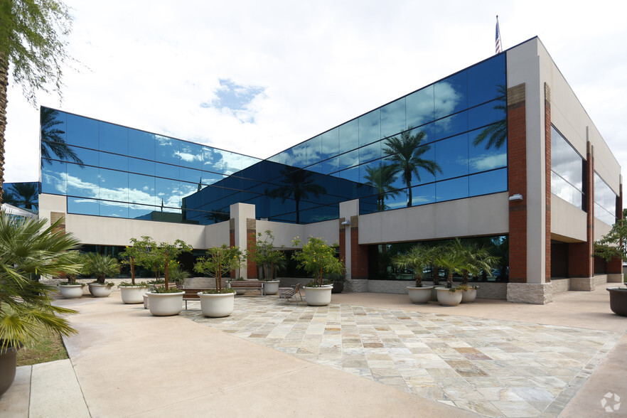 2151 E Broadway Rd, Tempe, AZ à louer - Photo de l’immeuble – Image 3 sur 8