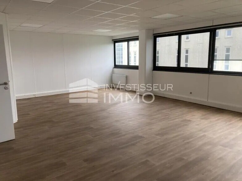 Bureau dans Rueil-Malmaison à vendre - Photo intérieure – Image 2 sur 5