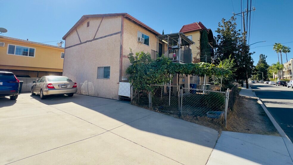 1710 Peyton Ave, Burbank, CA à vendre - Photo de l’immeuble – Image 2 sur 3
