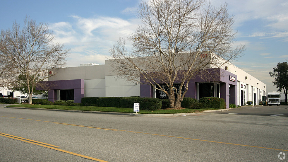 5140 E Airport Dr, Ontario, CA à louer - Photo de l’immeuble – Image 2 sur 9