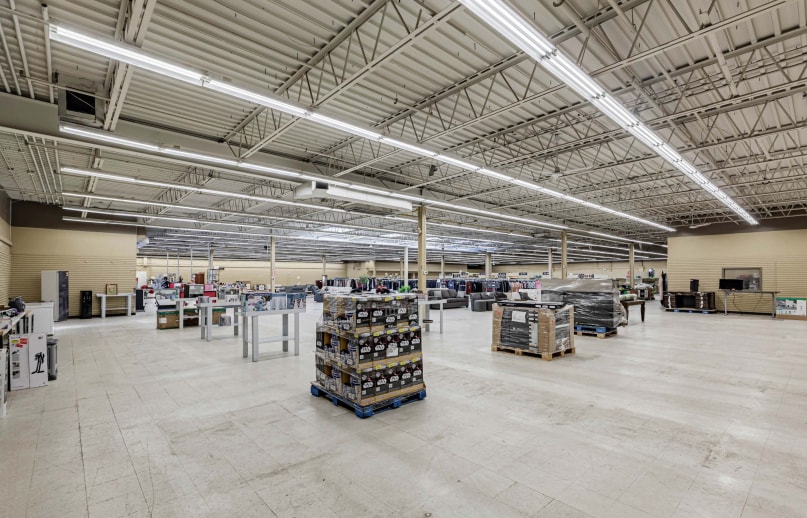 1319 Bloor St W, Toronto, ON à louer Photo intérieure– Image 1 sur 4