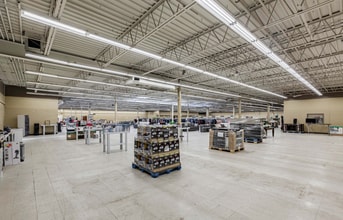 1319 Bloor St W, Toronto, ON à louer Photo intérieure– Image 1 sur 4