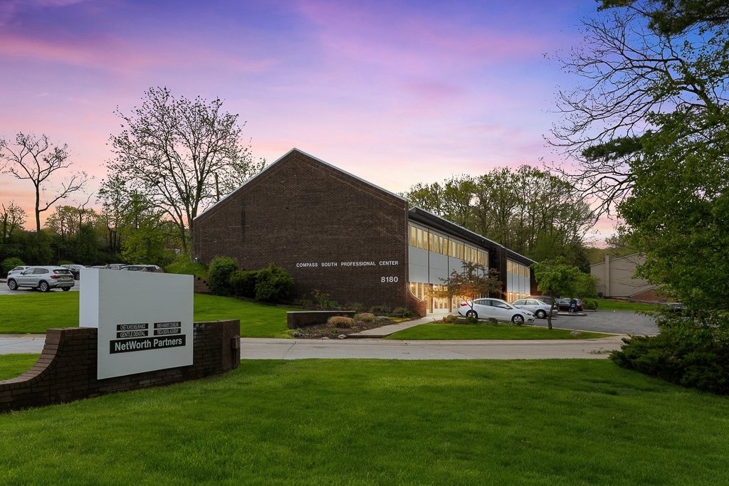 8180 Brecksville Rd, Brecksville, OH à louer Photo de l’immeuble– Image 1 sur 29