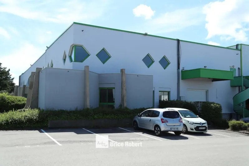 66 Avenue Des Freres Montgolfier, Genas à louer - Photo de l’immeuble – Image 3 sur 6