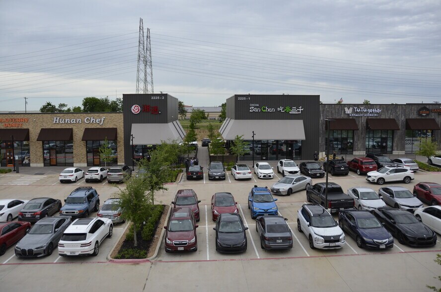 NWC Old Denton Rd & E Jackson Rd, Carrollton, TX à louer - Photo de l’immeuble – Image 2 sur 10