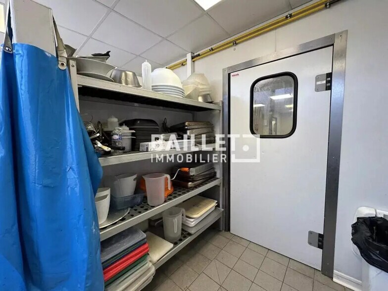 Bureau dans Antibes à louer - Photo de l’immeuble – Image 2 sur 21