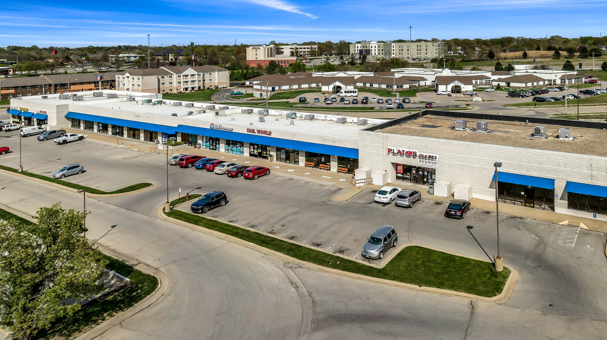 1570-1580 SW Wanamaker Rd, Topeka, KS à louer Photo de l’immeuble– Image 1 sur 14