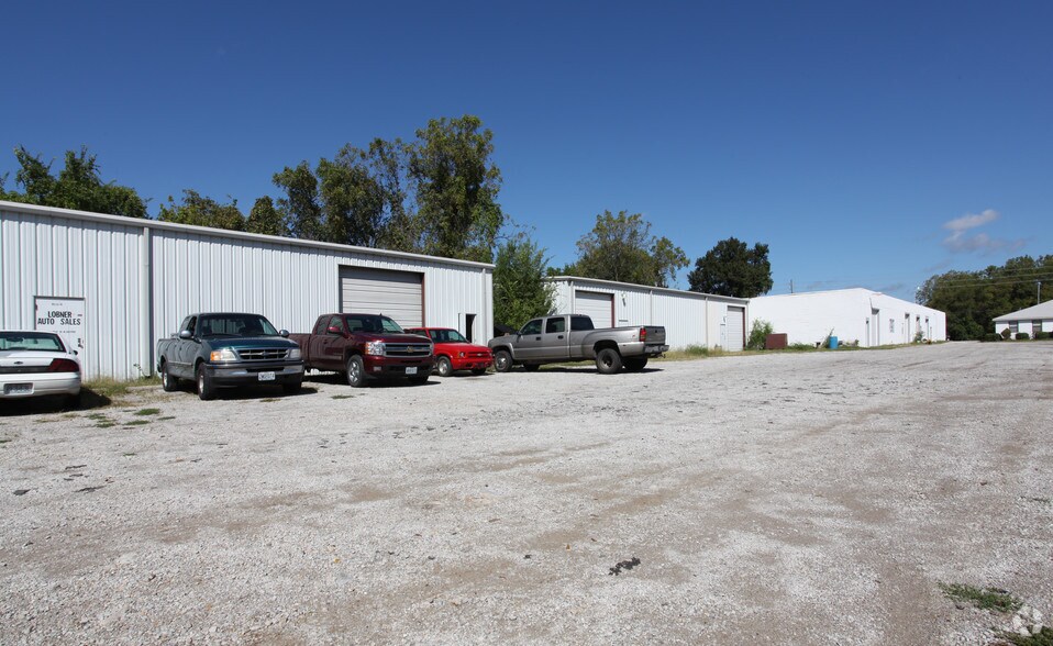 2850 E 40 Hwy, Blue Springs, MO à louer - Photo de l’immeuble – Image 2 sur 9