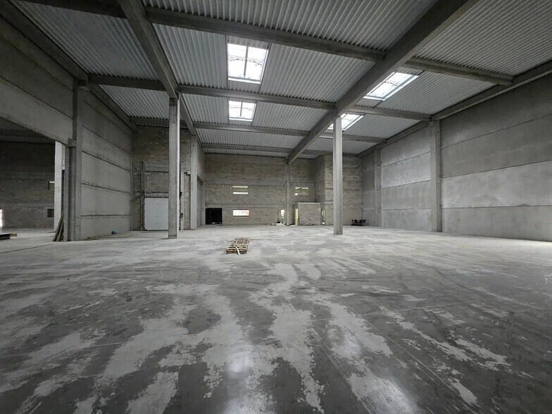 Bureau dans Moissy-Cramayel à louer - Photo de l’immeuble – Image 1 sur 6
