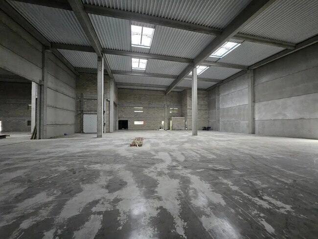 Plus de détails pour Bureau, Industriel/Logistique à louer