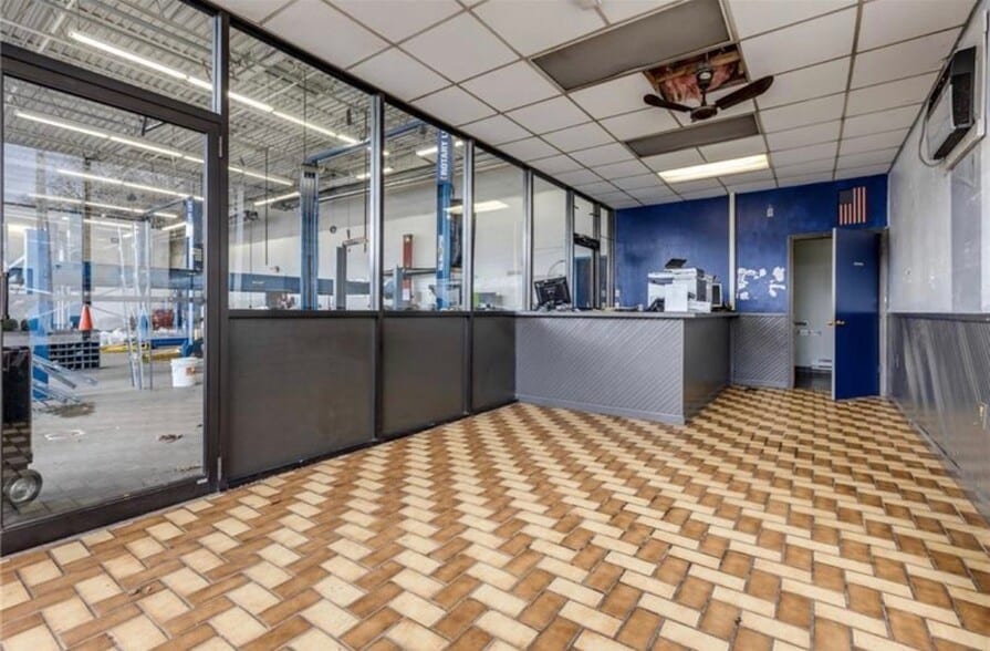 9435 State Route 30, Irwin, PA à louer - Photo de l’immeuble – Image 2 sur 10