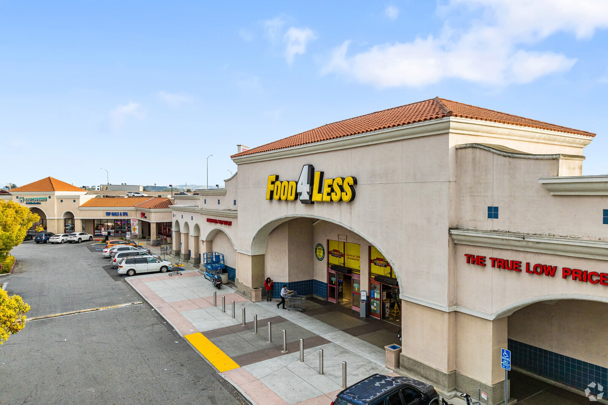3000-3160 Baldwin Park Blvd, Baldwin Park, CA à louer Photo de l’immeuble– Image 1 sur 15