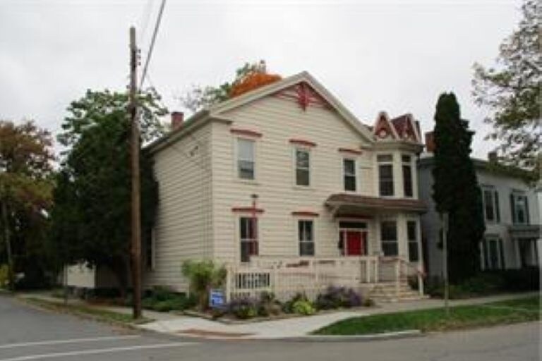 124 E Court St, Ithaca, NY à vendre Photo principale– Image 1 sur 4