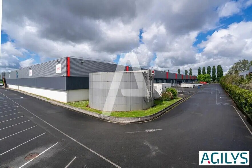 Industriel/Logistique dans à louer - Photo de l’immeuble – Image 1 sur 10