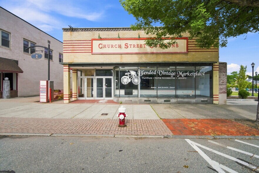 48 Elm St, Westfield, MA à vendre - Photo de l’immeuble – Image 1 sur 16