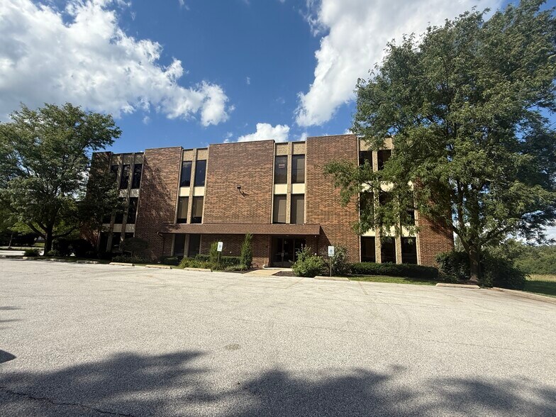 7800 W College Dr, Palos Heights, IL à louer - Photo de l’immeuble – Image 2 sur 24