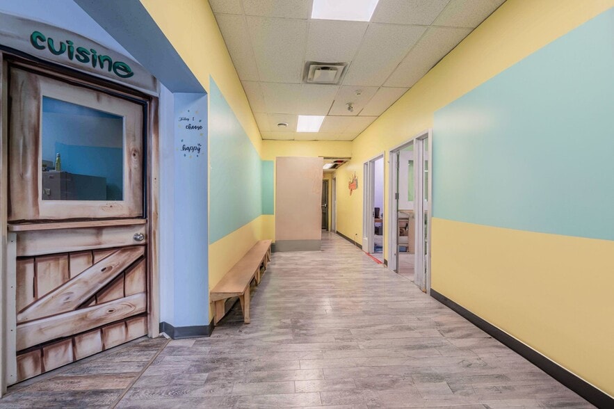 270-328 Rue Renaud O, Laval, QC à louer - Photo intérieure – Image 3 sur 12