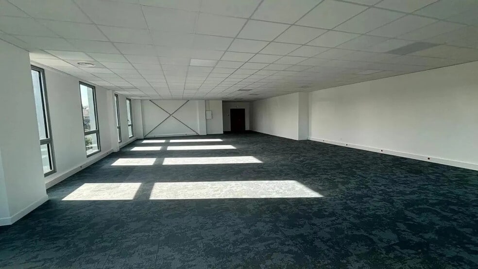 44 Rue Pierre Curie, Plaisir à louer - Photo de l’immeuble – Image 2 sur 8